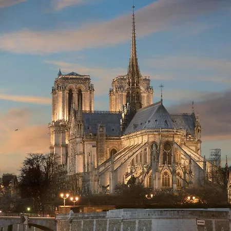 Parisinteriorsrentals - Beautiful Le Marais Notre Dame פריז