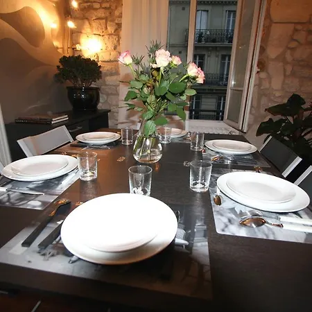 Parisinteriorsrentals - Beautiful Le Marais Notre Dame * פריז