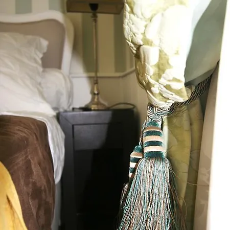 Parisinteriorsrentals - Beautiful 2 Bdr Le Marais Notre Dame