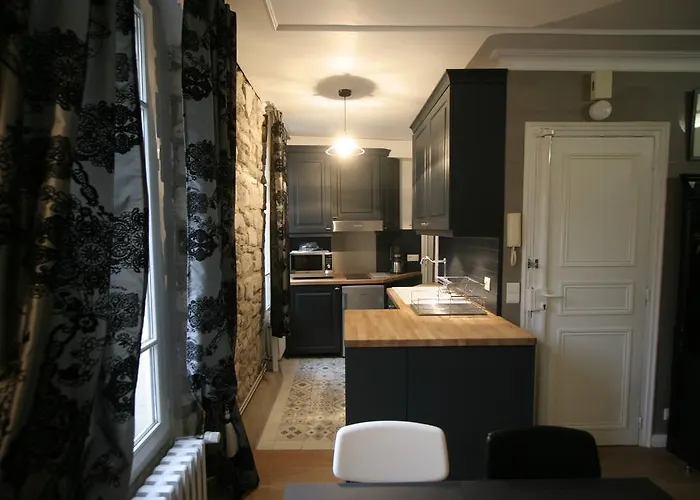Apartamento Parisinteriorsrentals - Beautiful 2 Bdr Le Marais Notre Dame *